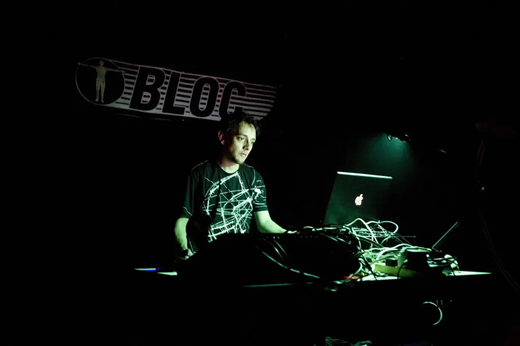 Bloc Weekend 2008 — documentary, event and music photograph in Hemsby-on-Sea, Norfolk, UK, frame 28 of 151.